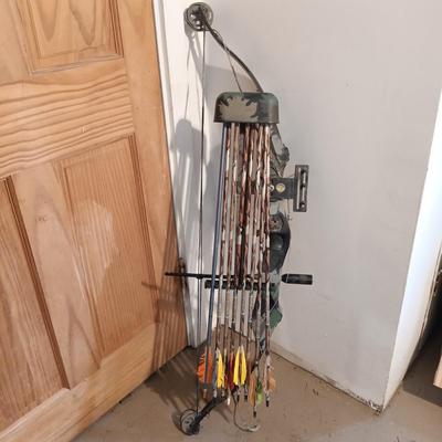 LOT 137: PSE Thunder Flite Express Compound Bow