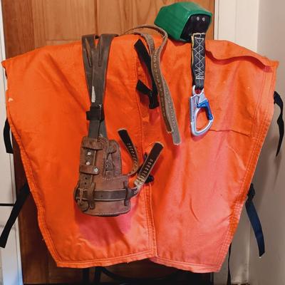 LOT 139: UL Chainsaw Chaps with Lineman Spikes & Retractable Tether
