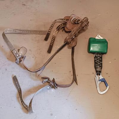LOT 139: UL Chainsaw Chaps with Lineman Spikes & Retractable Tether