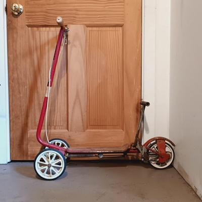 LOT 140: Vintage Honda Kick 'N Go Child's Scooter