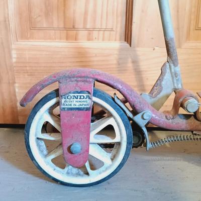 LOT 140: Vintage Honda Kick 'N Go Child's Scooter