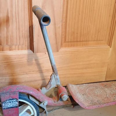 LOT 140: Vintage Honda Kick 'N Go Child's Scooter