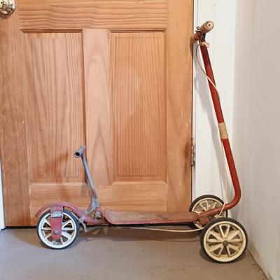 LOT 140: Vintage Honda Kick 'N Go Child's Scooter
