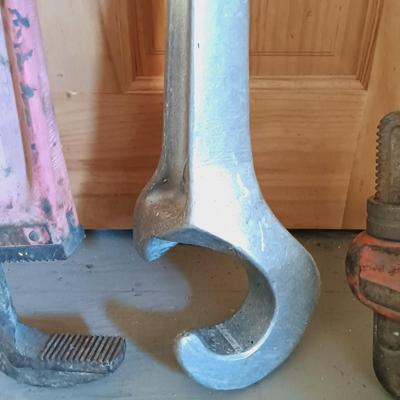 LOT 142: Ridgid 48" Wrench, Reed 36" Wrench, Gearench Valve Wheel Wrench & Ridgid 24" Wrench