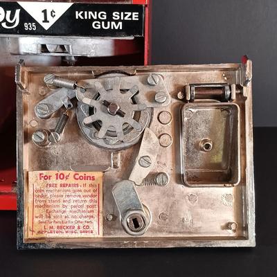 LOT 153: Vintage Toy 'N Joy Gumball Machine