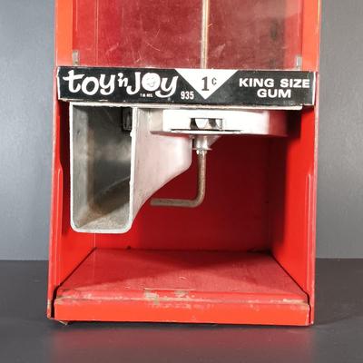 LOT 153: Vintage Toy 'N Joy Gumball Machine