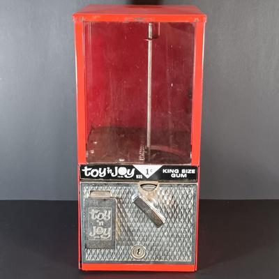 LOT 153: Vintage Toy 'N Joy Gumball Machine