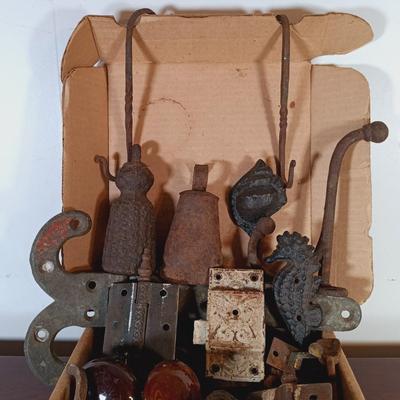 LOT 158: Large Collection of Vintage Hardware