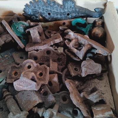 LOT 158: Large Collection of Vintage Hardware