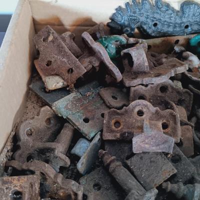 LOT 158: Large Collection of Vintage Hardware