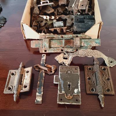 LOT 158: Large Collection of Vintage Hardware