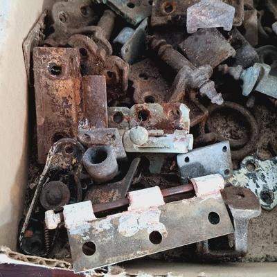 LOT 158: Large Collection of Vintage Hardware