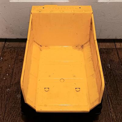 LOT 168: Vintage Metal Tonka Mighty Tonka Dump Trunk & Excavator