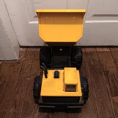 LOT 168: Vintage Metal Tonka Mighty Tonka Dump Trunk & Excavator