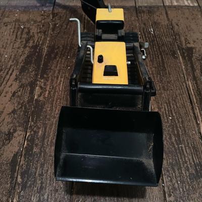 LOT 168: Vintage Metal Tonka Mighty Tonka Dump Trunk & Excavator