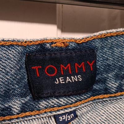 LOT 171: Set of (4) Vintage Jeans- Levi Strauss, Guess & Tommy Hilfiger