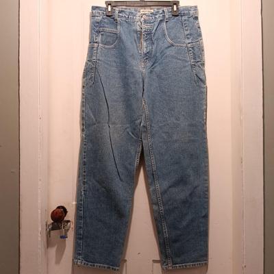 LOT 171: Set of (4) Vintage Jeans- Levi Strauss, Guess & Tommy Hilfiger