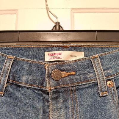 LOT 171: Set of (4) Vintage Jeans- Levi Strauss, Guess & Tommy Hilfiger