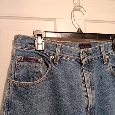 LOT 171: Set of (4) Vintage Jeans- Levi Strauss, Guess & Tommy Hilfiger