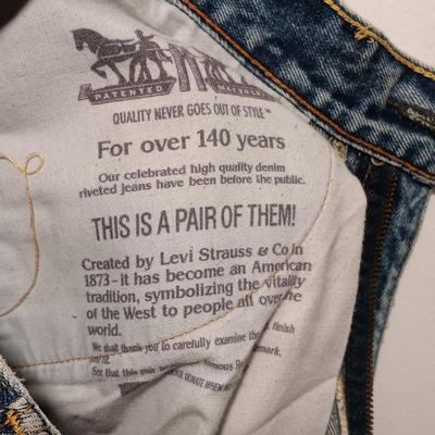 LOT 171: Set of (4) Vintage Jeans- Levi Strauss, Guess & Tommy Hilfiger