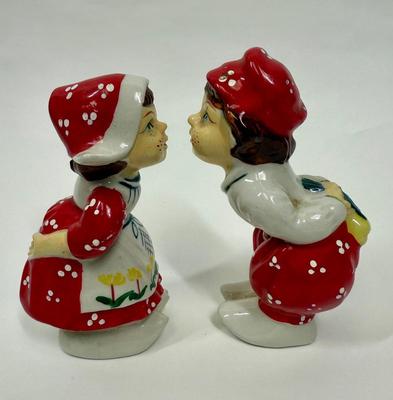 Vintage Ceramic Kissing Dutch Boy & Girl JAPAN Flat Backs to Sit Flat Against Wall