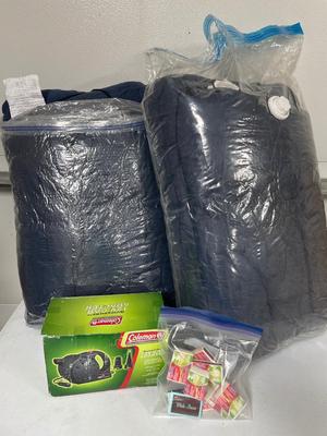 2 sleeping bags and quick pump