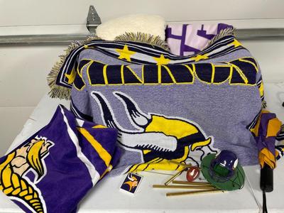 Vikings package with tote