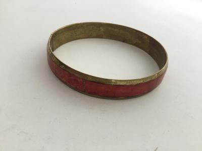 Gold tone red fashion bangle