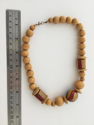 Faux wooden fashion necklace