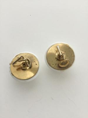 Gold tone beautiful vintage white clip on round earrings