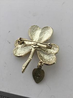 Gold tone shammerok pin vintage