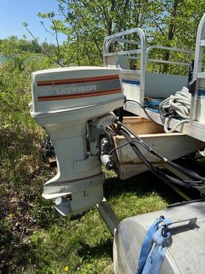 1978 Weeres 20ft pontoon with Trailer. NEEDS REPAIRS, NO TITLE