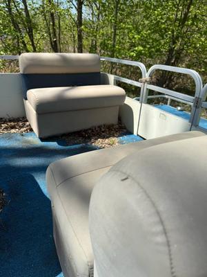 1978 Weeres 20ft pontoon with Trailer. NEEDS REPAIRS, NO TITLE