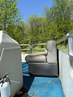 1978 Weeres 20ft pontoon with Trailer. NEEDS REPAIRS, NO TITLE