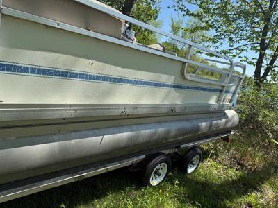 1978 Weeres 20ft pontoon with Trailer. NEEDS REPAIRS, NO TITLE