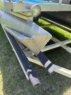 1978 Weeres 20ft pontoon with Trailer. NEEDS REPAIRS, NO TITLE