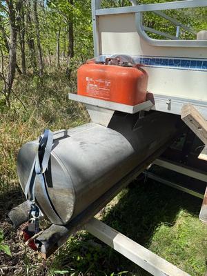 1978 Weeres 20ft pontoon with Trailer. NEEDS REPAIRS, NO TITLE
