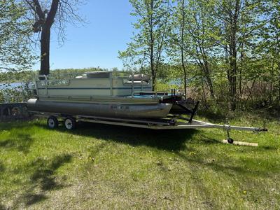 1978 Weeres 20ft pontoon with Trailer. NEEDS REPAIRS, NO TITLE