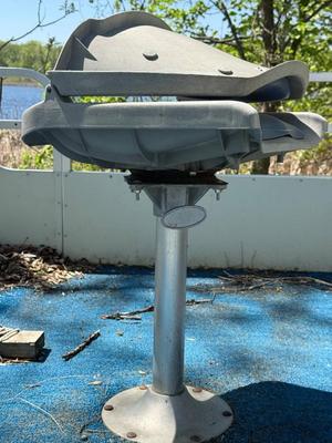 1978 Weeres 20ft pontoon with Trailer. NEEDS REPAIRS, NO TITLE