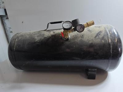 Portable Air Tank with Pressure Gauges & Regulator