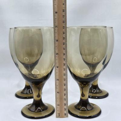 LOT 48K: Beautiful Drinking Glasses