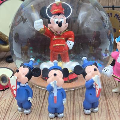 LOT 54F: Mickey Mouse Club House Musical Snow Globe