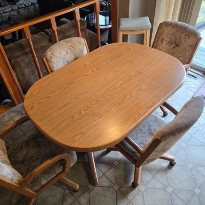 LOT Wooden Kitchen Table With 4 Chairs on Coasters