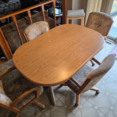 LOT Wooden Kitchen Table With 4 Chairs on Coasters