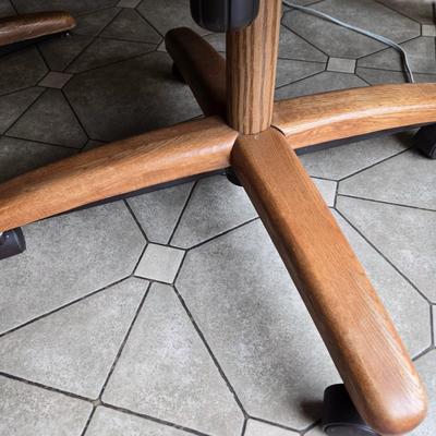 LOT Wooden Kitchen Table With 4 Chairs on Coasters