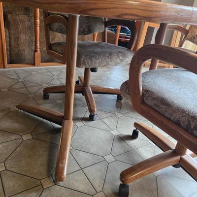 LOT Wooden Kitchen Table With 4 Chairs on Coasters