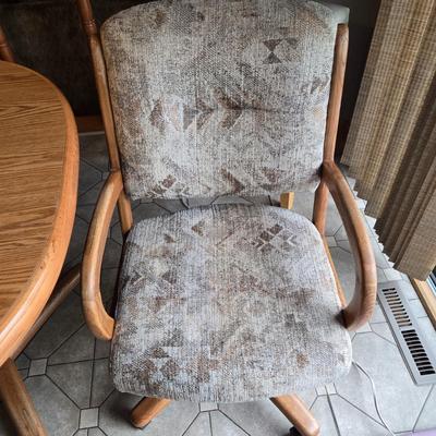 LOT Wooden Kitchen Table With 4 Chairs on Coasters