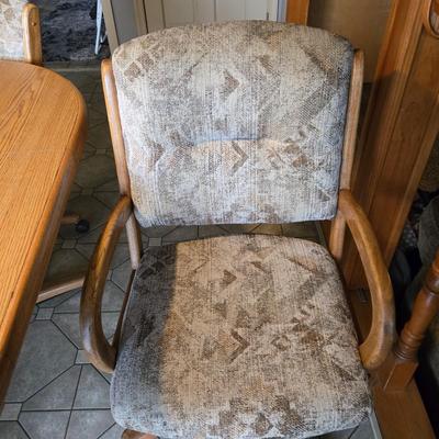 LOT Wooden Kitchen Table With 4 Chairs on Coasters