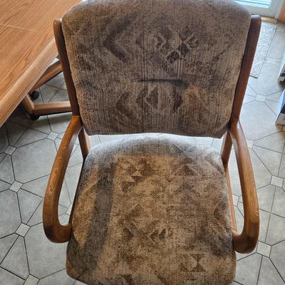 LOT Wooden Kitchen Table With 4 Chairs on Coasters