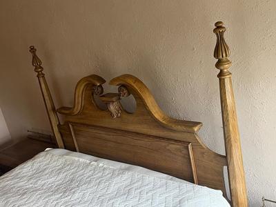 LOT 81W: Oak Bedroom Furniture - Four-Post Queen Bed and Two Bedside Nightstands